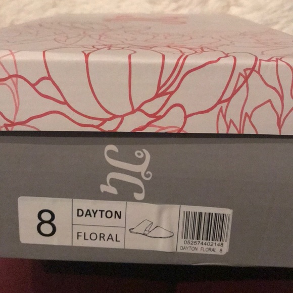 SOLD ๐ซ Journey + Crew Floral Flats - Picture 7 of 8